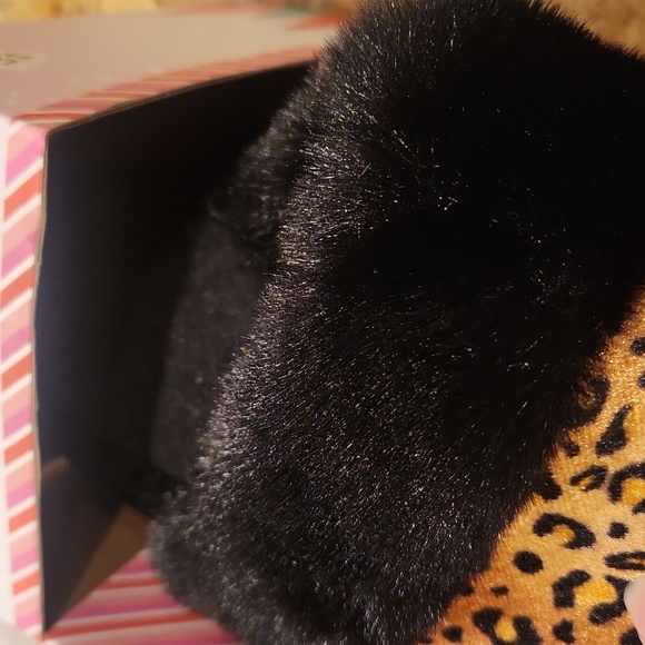 TOTES TOASTIES Cheetah Animal Print Memory Foam Slippers. NEW! Holiday Gift Idea - Picture 10 of 16